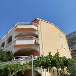 Selak, Apartment